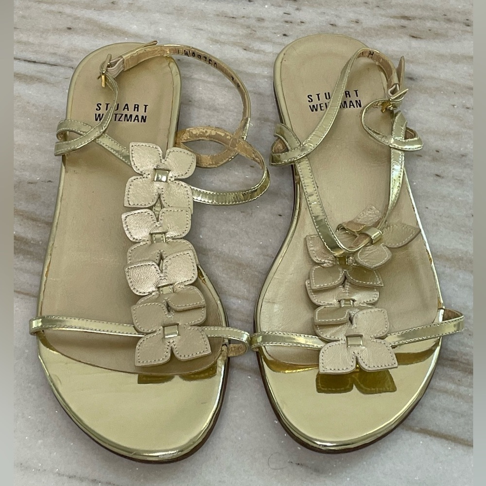 Stuart Weitzman sandal gold sz 7 floral detail